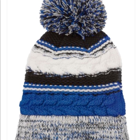 SET - Pom Pom Hat, Scarf, Gloves - Picture 2 of 7